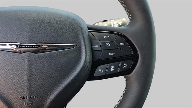 Photo of 2025 Diamond Black Chrysler Pacifica