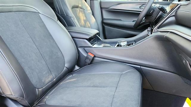 Photo of 2025 Velvet Red Pearlcoat Jeep Grand Cherokee L