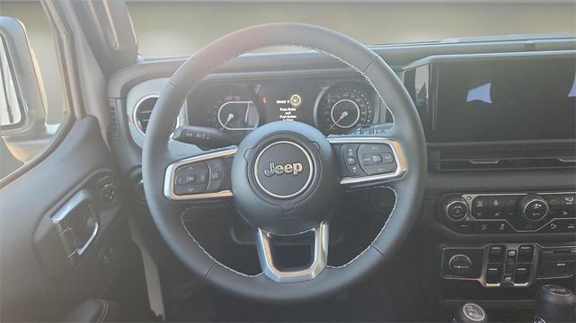 Photo of 2025 Bright White Clearcoat Jeep Wrangler