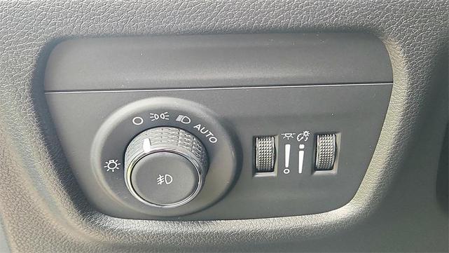 Photo of 2025 Metallic Jeep Grand Cherokee L