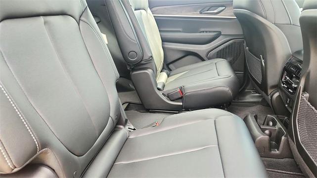 Photo of 2025 Metallic Jeep Grand Cherokee L