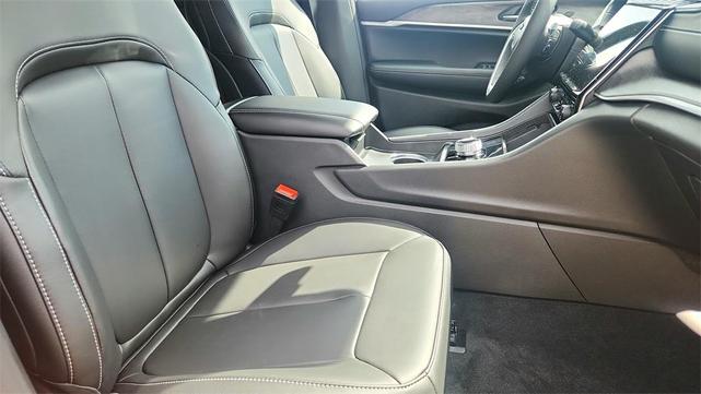 Photo of 2025 Metallic Jeep Grand Cherokee L