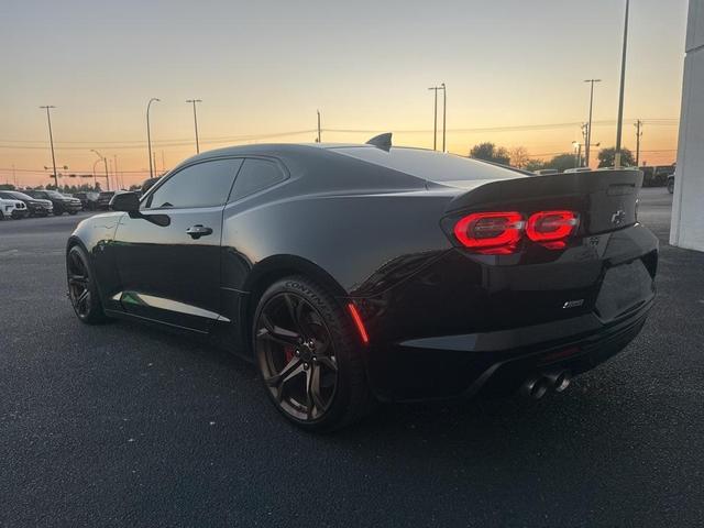 Photo of 2019 Mosaic Black Metallic Chevrolet Camaro