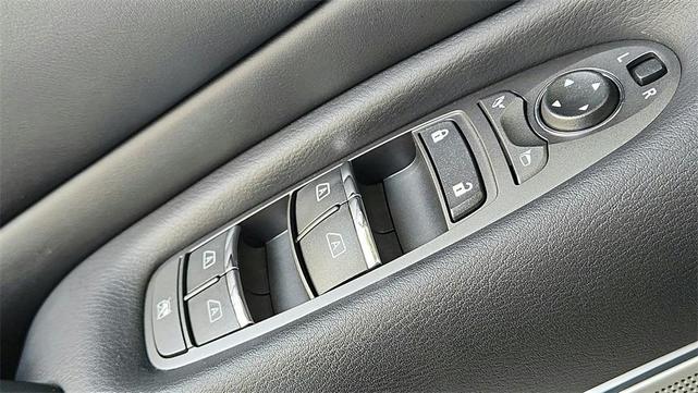 Photo of 2022 Majestic White INFINITI Q50