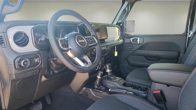 Photo of 2025 Black Clearcoat Jeep Wrangler