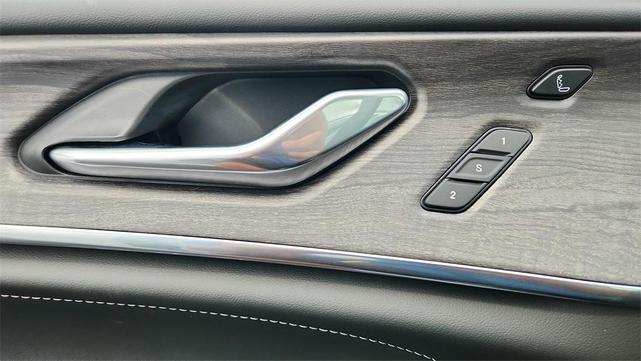 Photo of 2025 Bright White Clearcoat Jeep Grand Cherokee