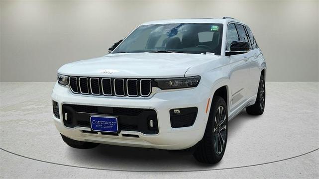 Photo of 2025 Bright White Clearcoat Jeep Grand Cherokee