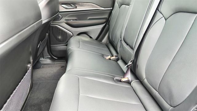 Photo of 2025 Bright White Clearcoat Jeep Grand Cherokee