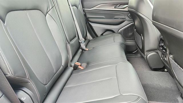Photo of 2025 Bright White Clearcoat Jeep Grand Cherokee