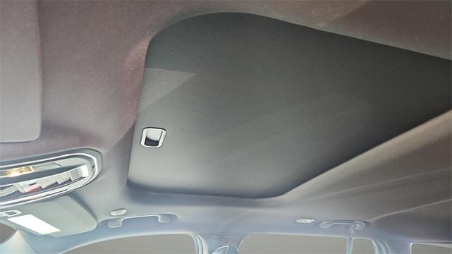Photo of 2025 White Jeep Grand Cherokee