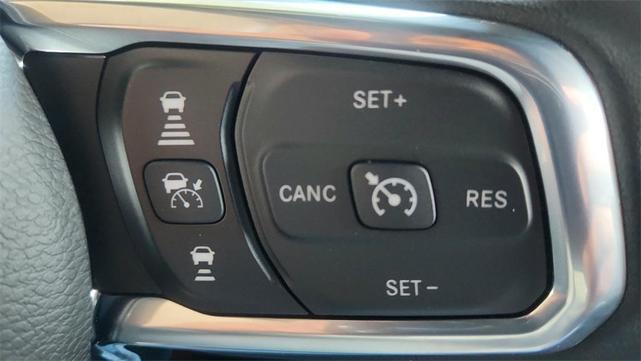 Photo of 2025 Bright White Clearcoat Jeep Wrangler