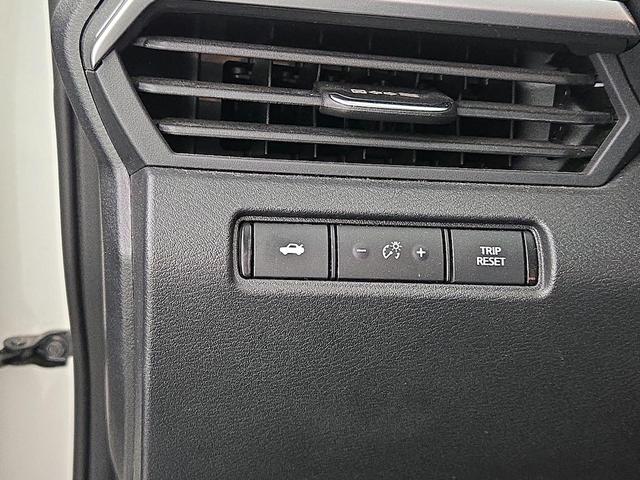 Photo of 2020 White Nissan Altima