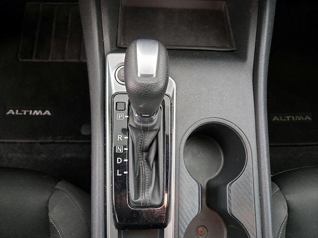 Photo of 2020 White Nissan Altima