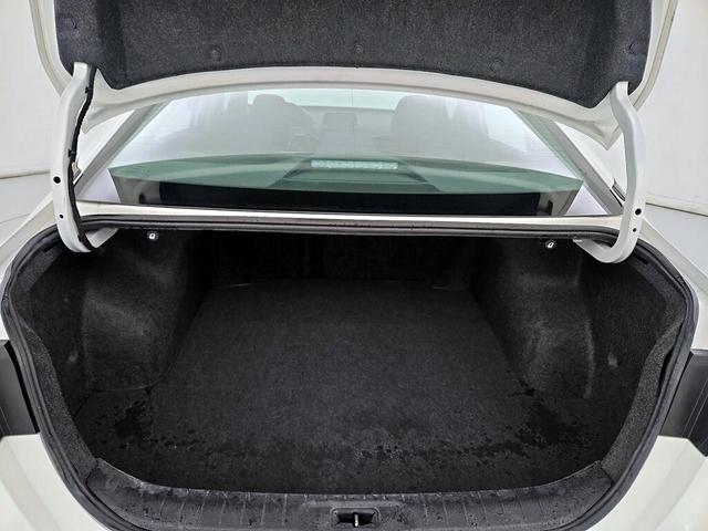 Photo of 2020 White Nissan Altima