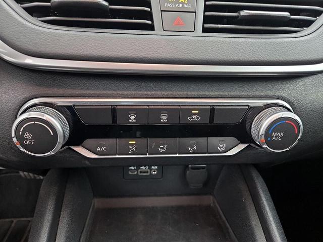 Photo of 2020 White Nissan Altima