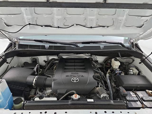 Photo of 2020 White Toyota Tundra