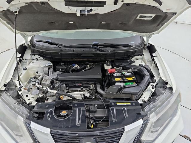 Photo of 2017 White Nissan Rogue