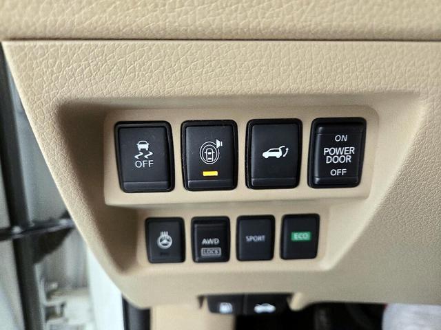 Photo of 2017 White Nissan Rogue