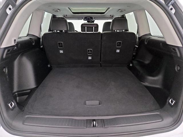 Photo of 2023 White Jeep Grand Cherokee