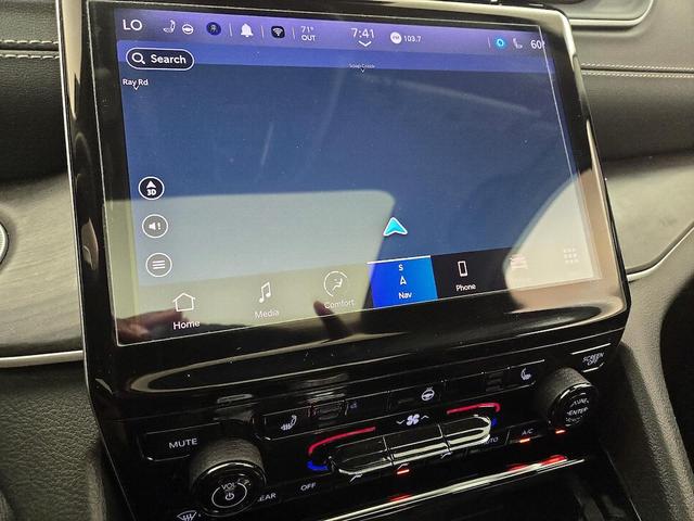 Photo of 2023 White Jeep Grand Cherokee