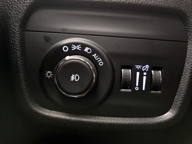 Photo of 2023 White Jeep Grand Cherokee