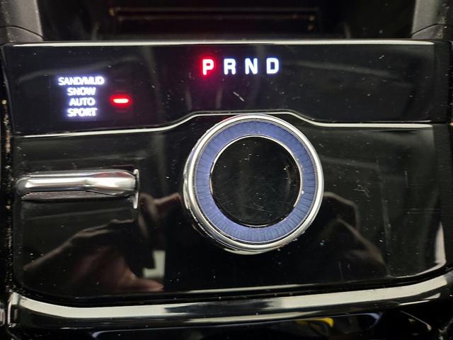 Photo of 2023 White Jeep Grand Cherokee