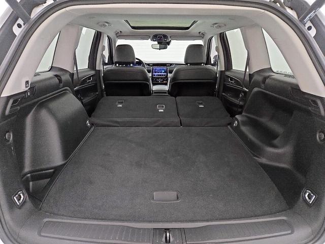 Photo of 2023 White Jeep Grand Cherokee
