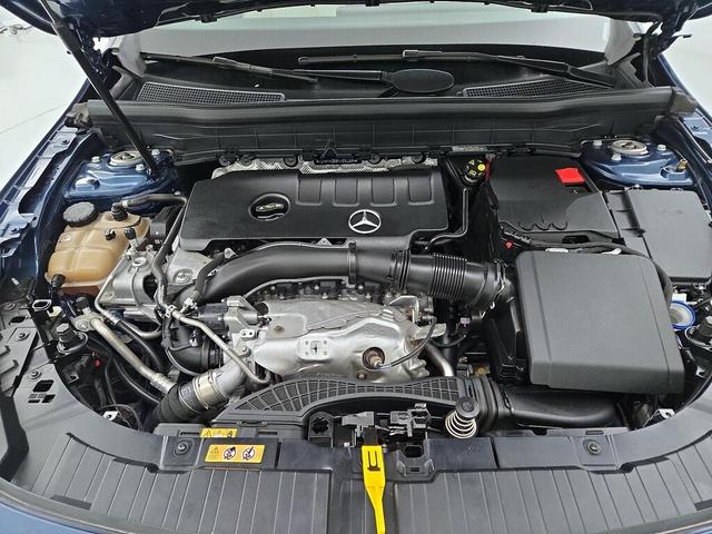 Photo of 2021 Blue Mercedes-Benz GLB 250