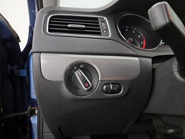 Photo of 2016 Blue Volkswagen Jetta