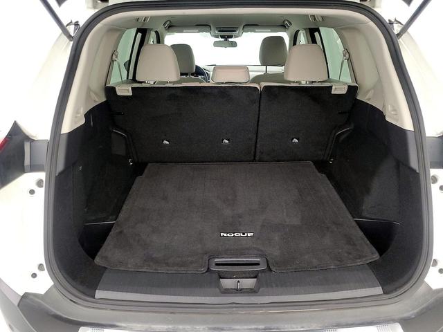 Photo of 2023 White Nissan Rogue