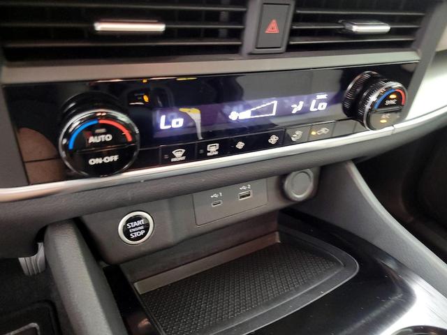 Photo of 2023 White Nissan Rogue
