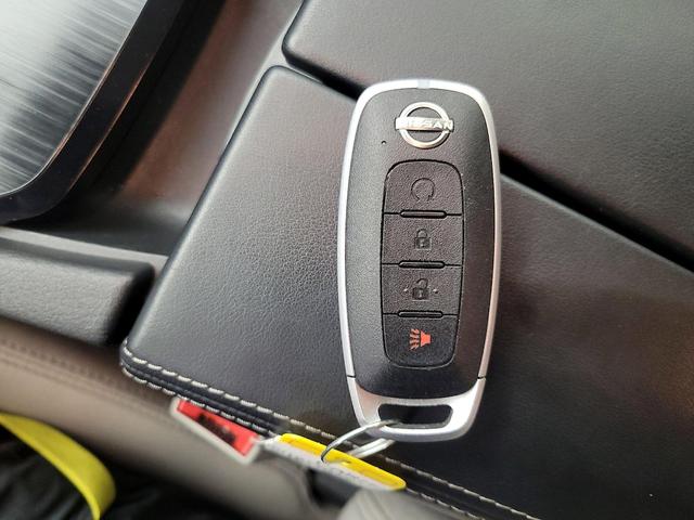 Photo of 2023 White Nissan Rogue