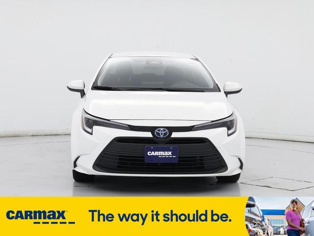 Photo of 2023 White Toyota Corolla Hybrid