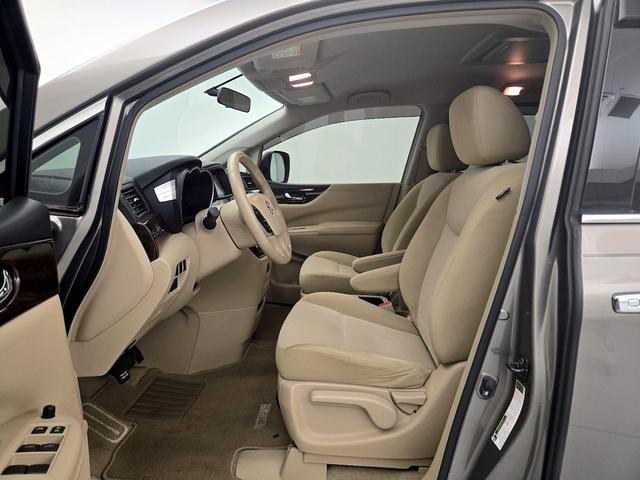 Photo of 2014 Tan Nissan Quest