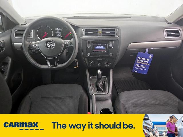 Photo of 2017 Silver Volkswagen Jetta