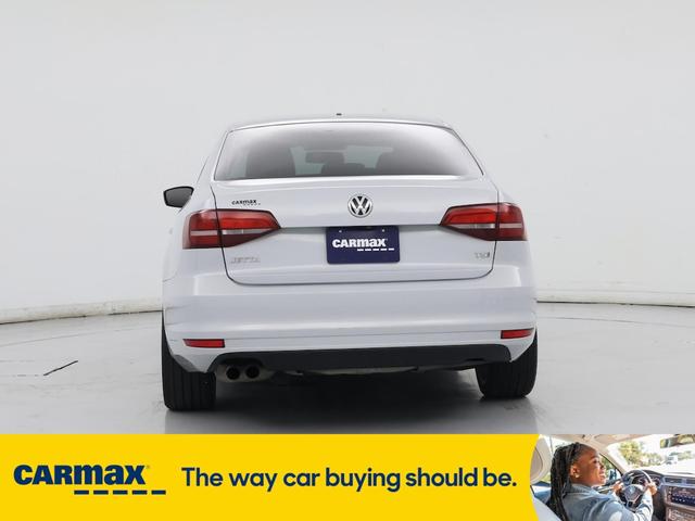 Photo of 2017 Silver Volkswagen Jetta