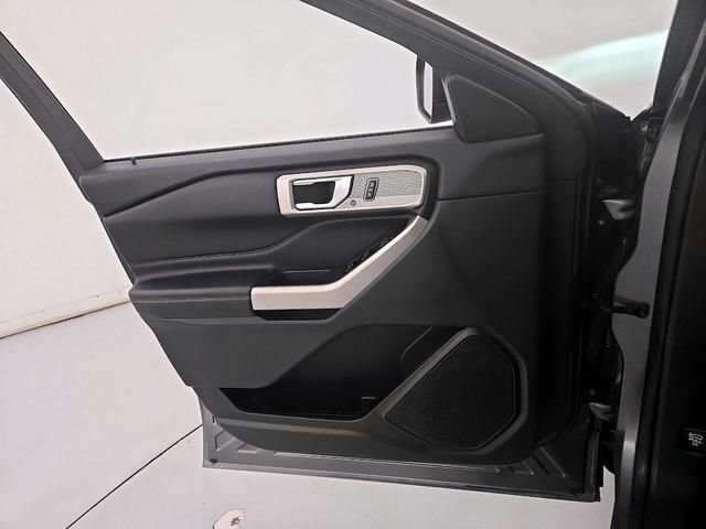 Photo of 2023 Gray Ford Explorer