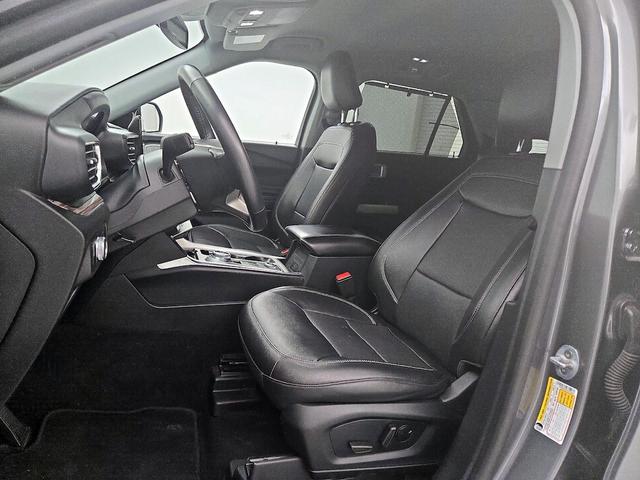 Photo of 2023 Gray Ford Explorer