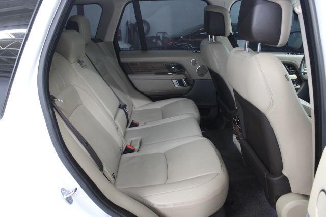 Photo of 2019 Fuji White Land Rover Range Rover