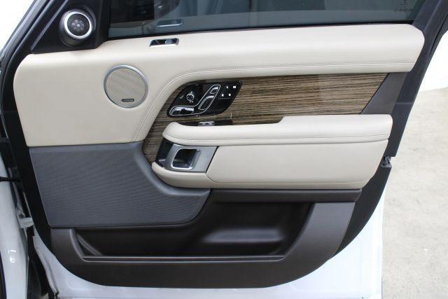 Photo of 2019 Fuji White Land Rover Range Rover