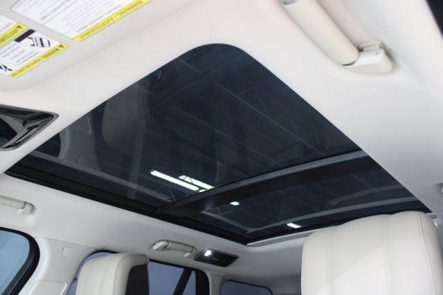 Photo of 2019 Fuji White Land Rover Range Rover