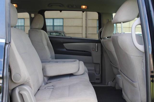 Photo of 2013 Crystal Black Pearl Honda Odyssey