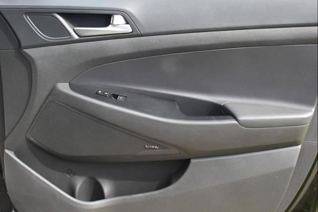 Photo of 2019 Black Noir Pearl Hyundai TUCSON