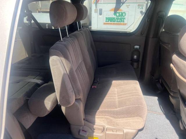 Photo of 2002 Desert Sand Mica Toyota Sienna