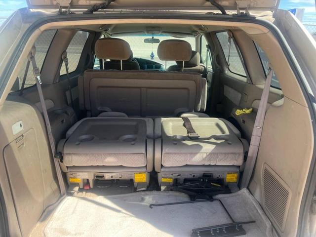 Photo of 2002 Desert Sand Mica Toyota Sienna