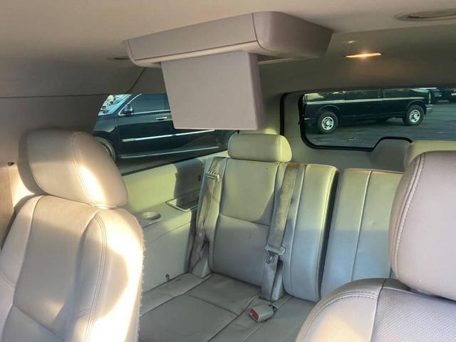 Photo of 2013 Champagne Chevrolet Suburban