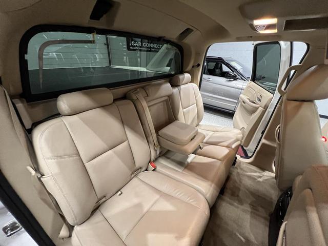 Photo of 2013 White Diamond Tricoat Cadillac Escalade EXT