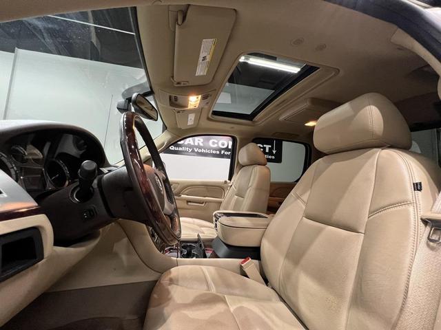 Photo of 2013 White Diamond Tricoat Cadillac Escalade EXT