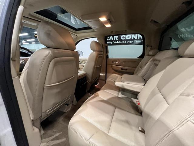 Photo of 2013 White Diamond Tricoat Cadillac Escalade EXT