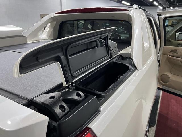 Photo of 2013 White Diamond Tricoat Cadillac Escalade EXT